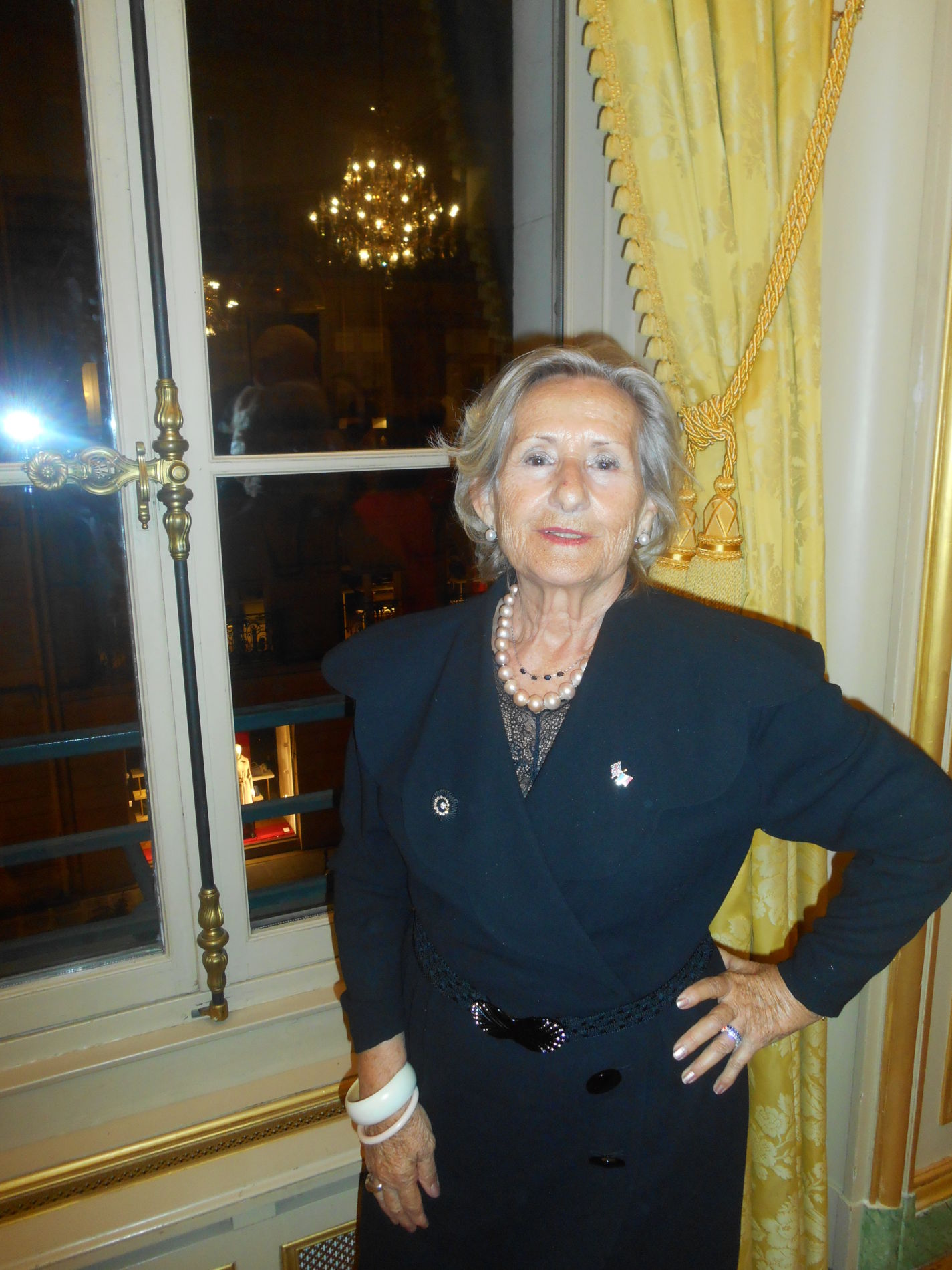 Mme Madeleine RIBES